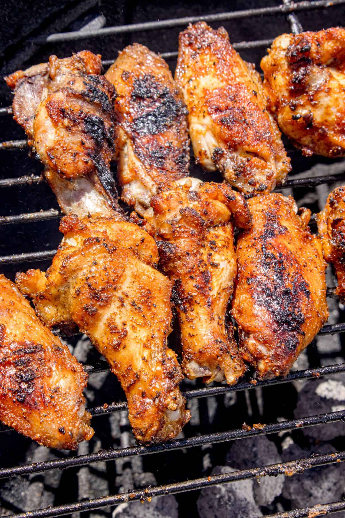 Grilled Chicken Wings: Achieve Crispy Skin & Juicy Meat with Two-Zone Grilling